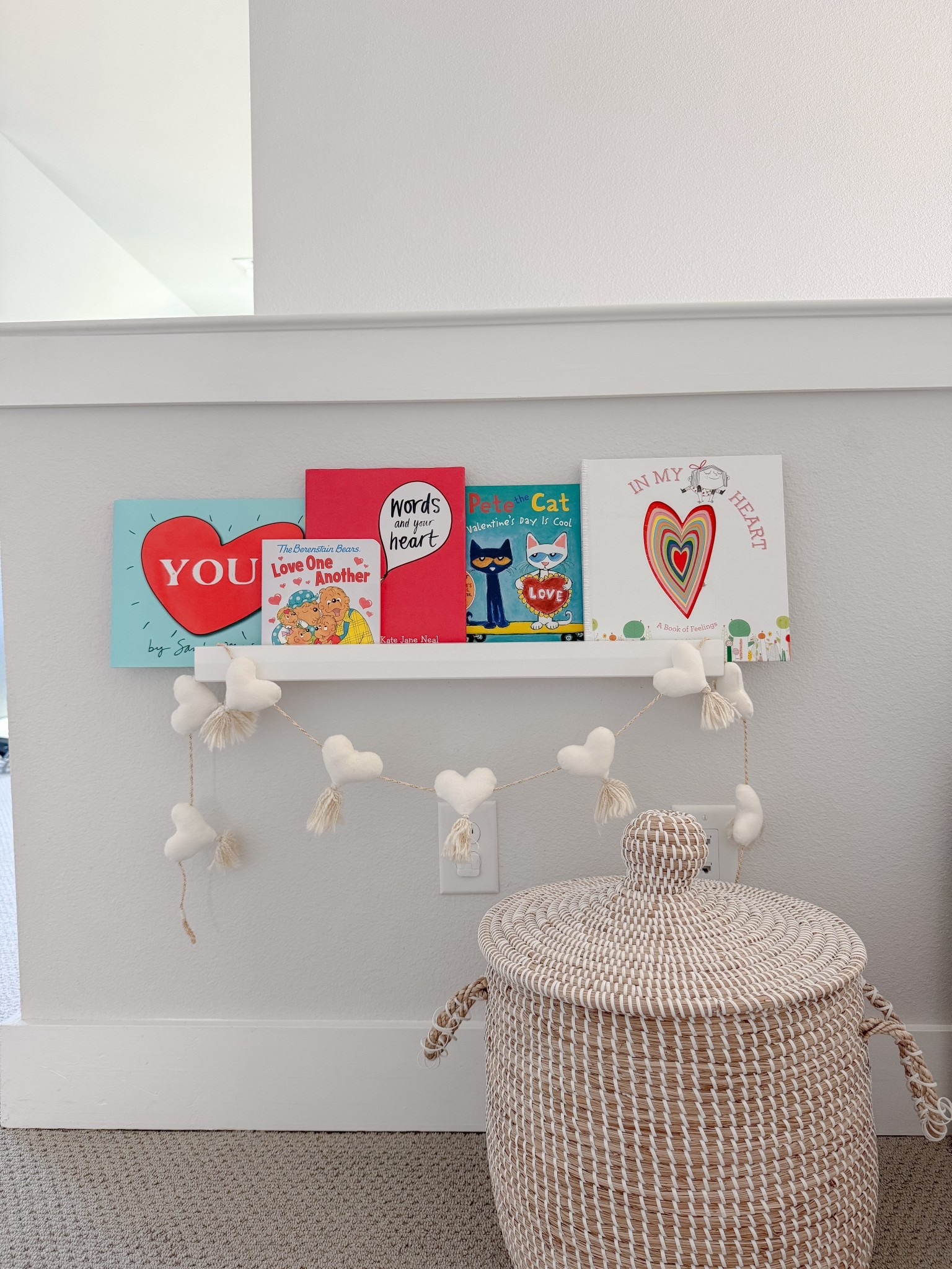 happy love week 💘🌹💌 #valentinedecor #valentinebooks #kidsbooks #readingnook #homedecor 

#LTKValentine #LTKKids #LTKHome