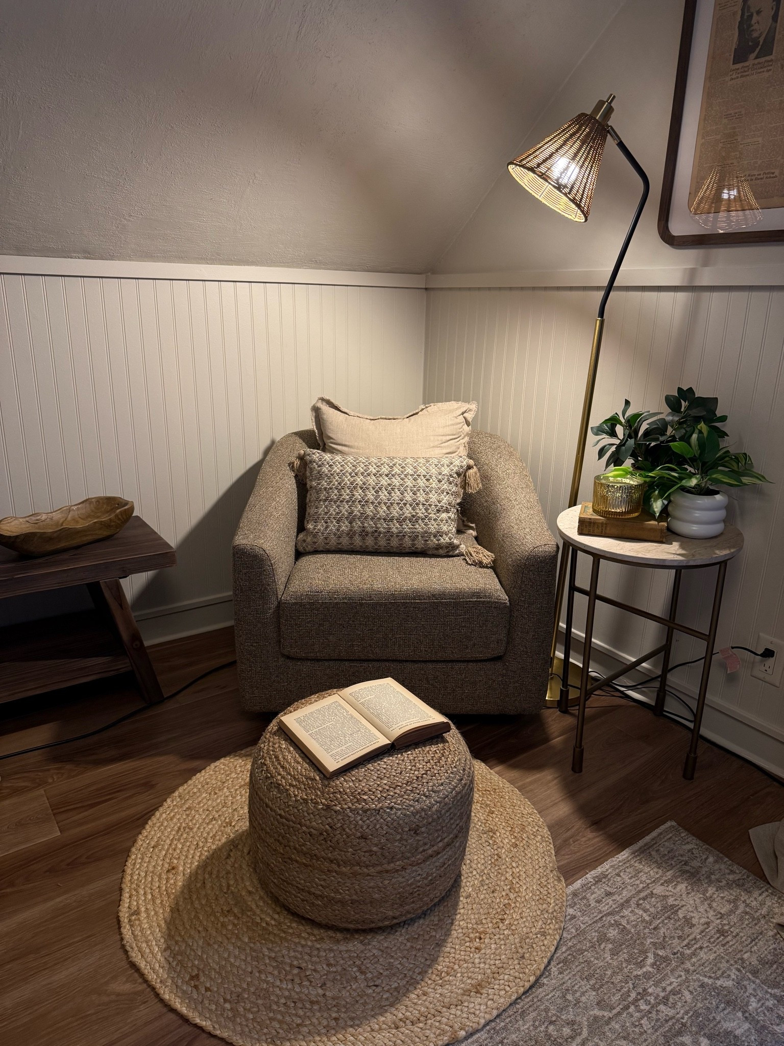 Bedroom Reading Corner 😍

#decor #accentchsir #readingnook #booknook #floorlamp