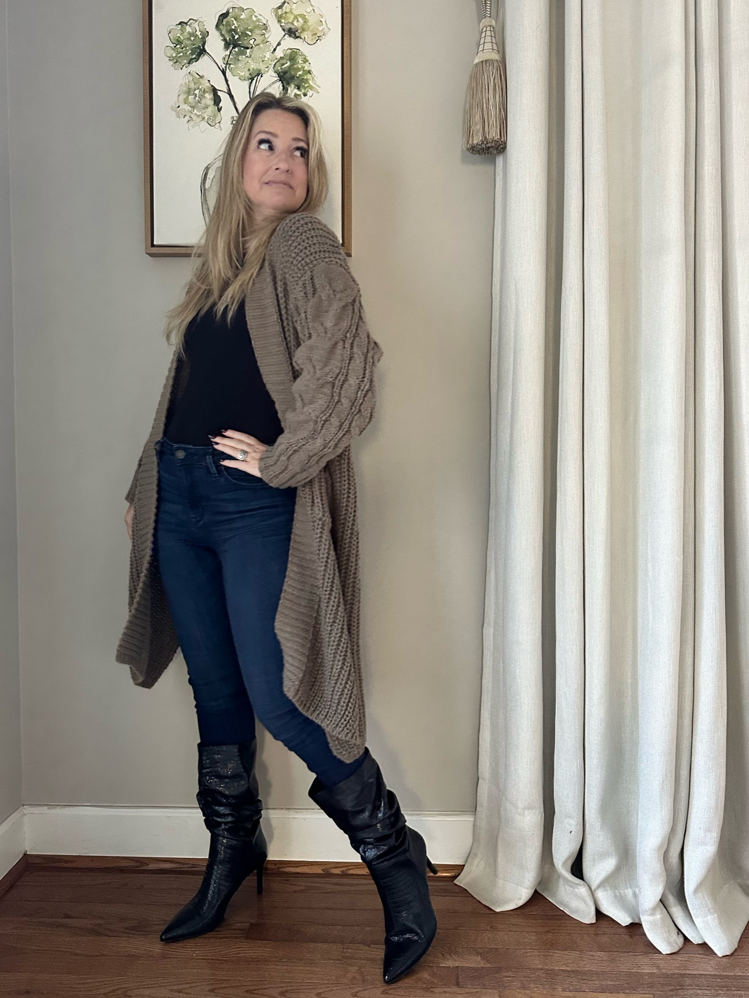 Winter outfit
Sweater coatigan
Skinny dark jeans
Scrunch boots
My makeup todayy

#LTKshoecrush #LTKbeauty #LTKover40