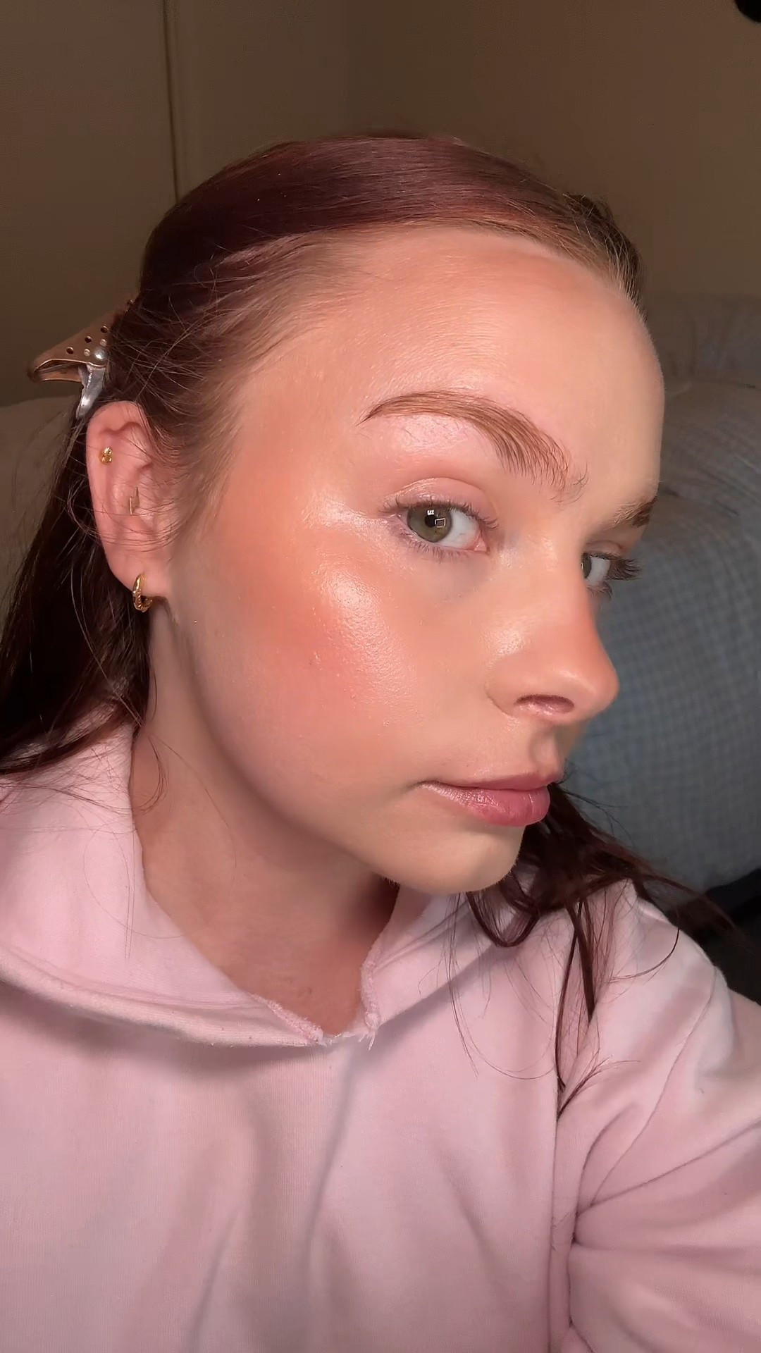 Iconic London is THAT GIRL when it comes to a glowy base. #glowybase #settingspray 