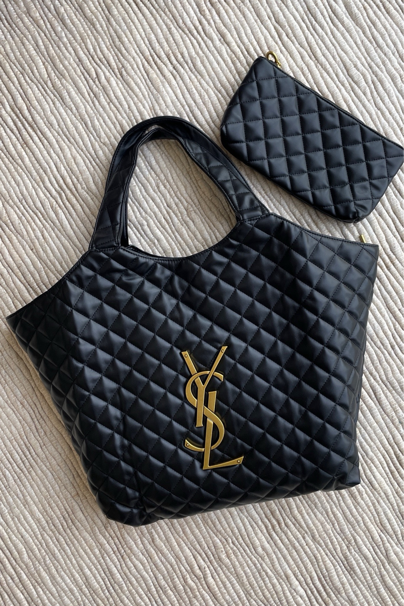 YSL Quilted Maxi Shopping Tote Black


#LTKitbag #LTKsalealert #LTKtravel
