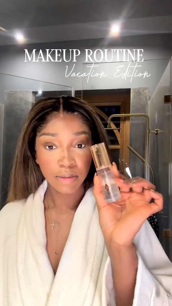 A vacation friendly look that gets you out in 15 minutes? Yes please 😍😍

Use code kingfaith15 for 15% off tarte cosmetics

Products list:
Moisturizer SPF – @Neutrogena 
Primer – @milkmakeup
Foundation – @narsissist 
Concealer – @tarte cosmetics 
Setting Powder – Laura Mercier 
Bronzer – Fenty Beauty 
Highlighter – Patrick Ta Beauty 
Cream Blush – @elfcosmetics
Lip Liner – @sephora 
Nude Lipstick – @morphebrushes