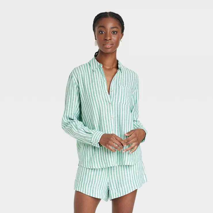 Women's Long Sleeve Relaxed Fit Collared Button-Down Shirt - Universal Thread™ | Target