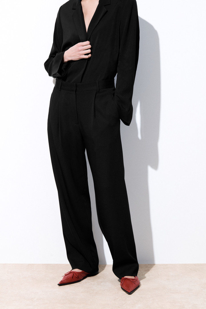 와이드 레그 실크 블렌드 트라우저 | COS (Korea)