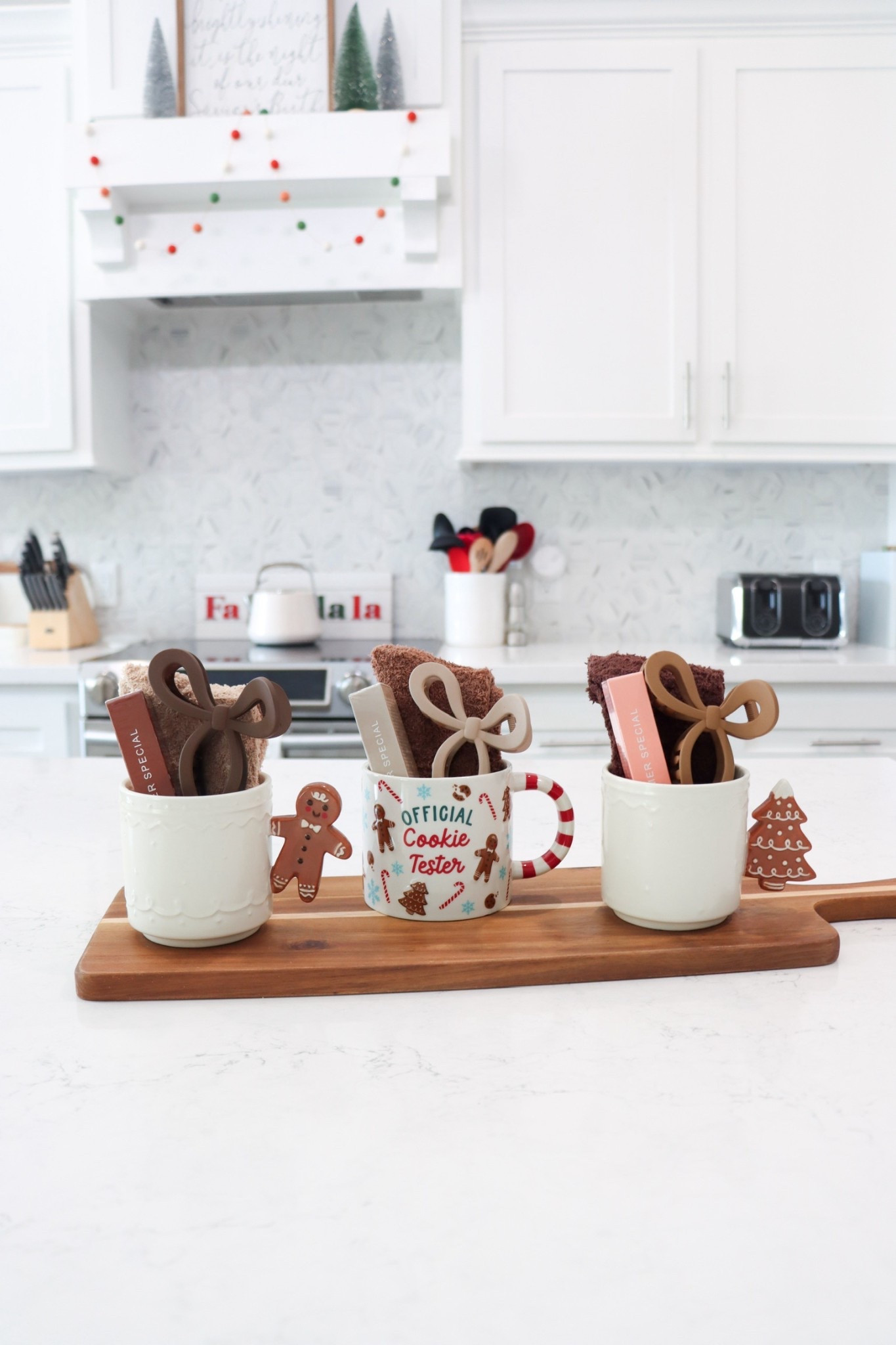 Mini Brr baskets -

Not only a nice little surprise for a neighbor or friend, but a Great gift for a teacher, nurse, hair stylist or nail tech.

//
Brr basket 
Nail tech gift
Teacher gift
Nurse gift
Hair stylist gift

#LTKHoliday #LTKGiftGuide #LTKgrwm