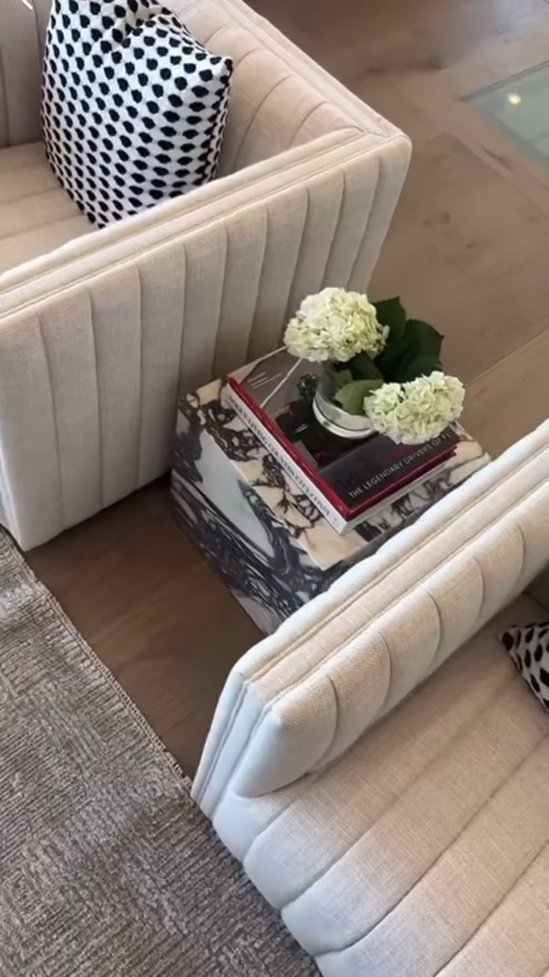 We had fun shooting this while we had photographers and a video team out creating content and getting those shots! We can’t wait to share their content next week! 📸📹
.
.
.
#gettheprivatelyfe #jenadairinteriors #interior #interiordesign #interiordecor #interiorstyling #home #homedecor #homedesign #homedecoration #newbuild #newconstruction #customhomes #customhomedesign #laquinta #thethermalclub