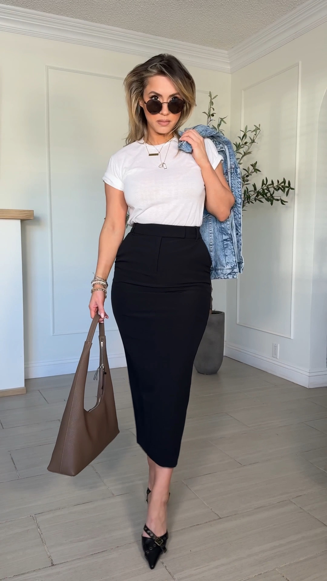 Midi skirt casual chic outfit 🖤✨

#LTKFindsUnder100 #LTKPetite #LTKootd