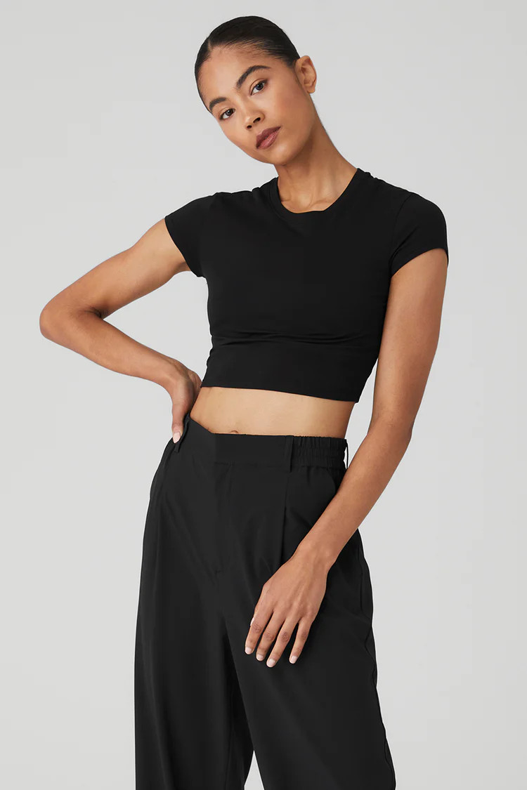 Alosoft Crop Finesse Short Sleeve - Black | Alo Yoga (US)