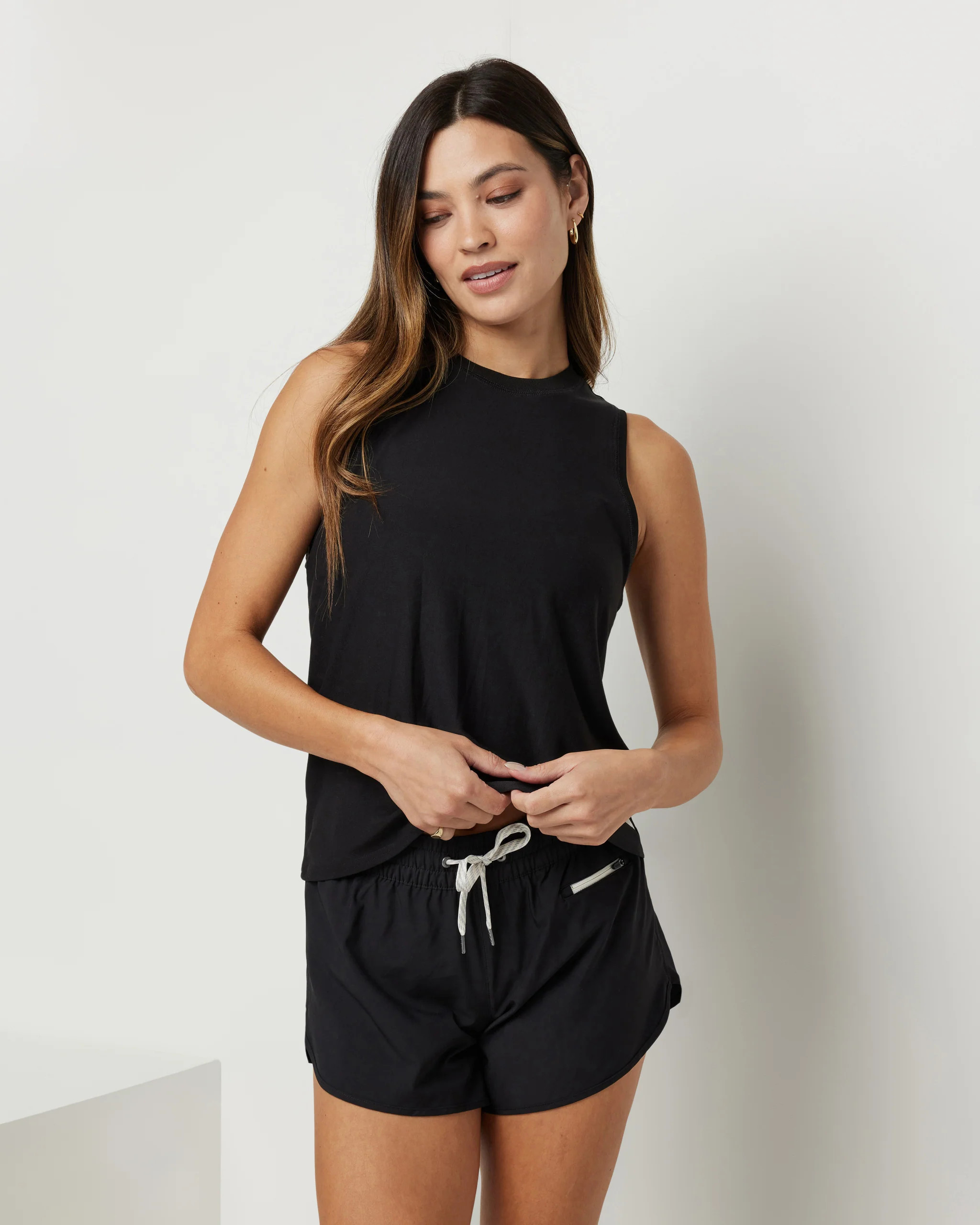 Energy Top Long | Women's Black Performance Tank Top | Vuori | Vuori Clothing (US & Canada)