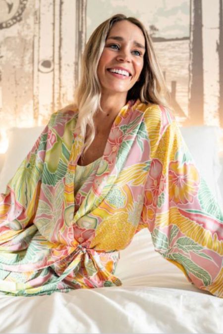 This tropical robe is amazing!!

Honeymoon outfit, honeymoon pajamas, tropical robe, bridal robe, tropical bridal robe, tropical getting ready outfits, Hawaii vacation outfit, tropical pajamas, floral robe

#LTKFind #LTKU