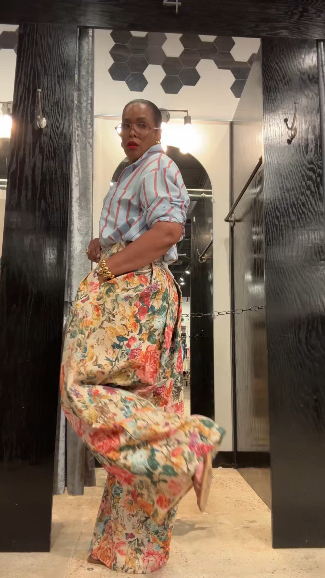 AKIRA!!!! I am wearing a size large in this video.  But I ordered a medium.  These pants are the statement.  I plan on styling them with a striped shirt and a light weight sweater thrown over my shoulders.  

Do you like these floral pants?