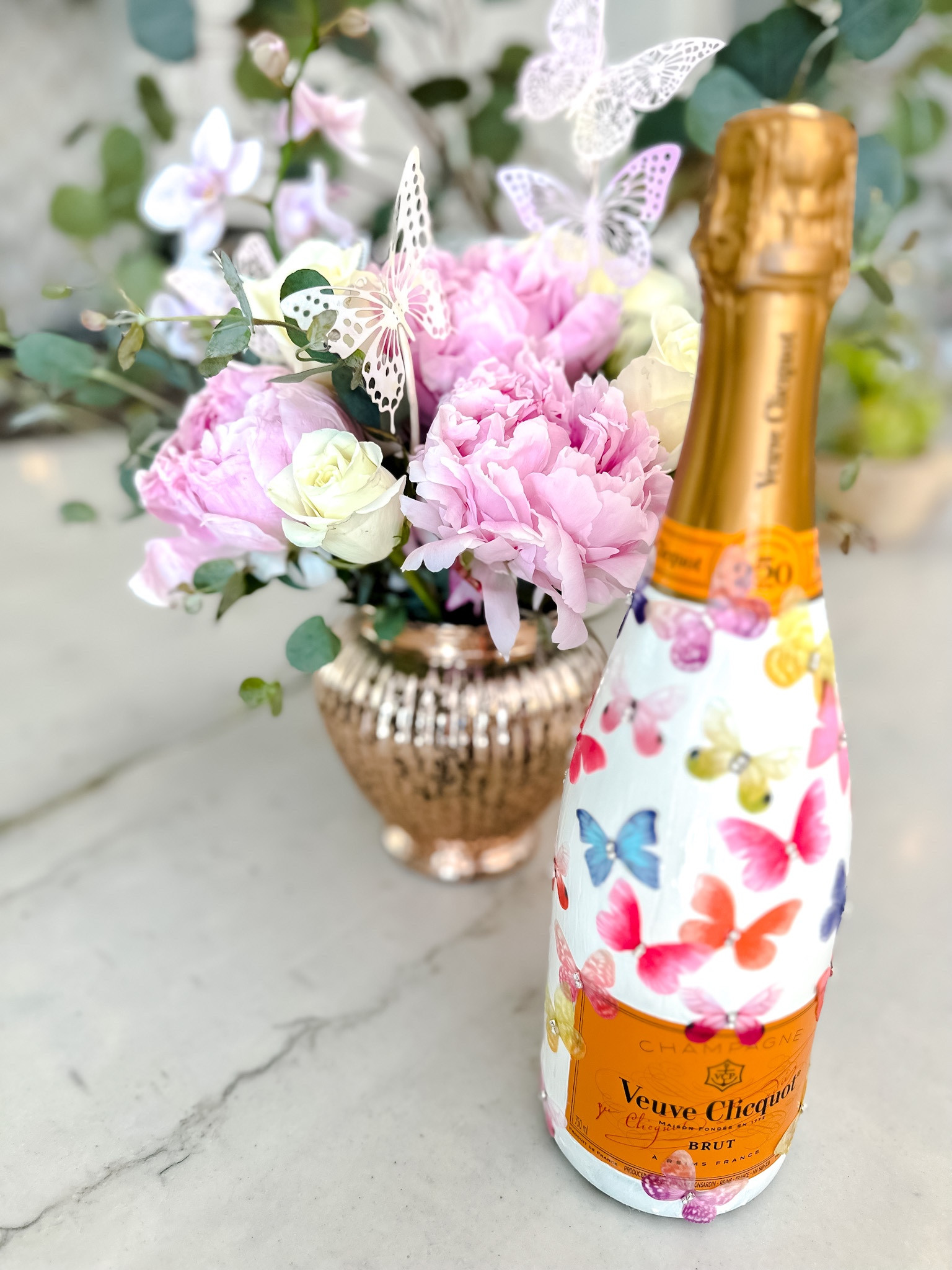 Butterfly Birthday 🦋 Custom Painted Vueve Bottle with Butterfly appliqués. 






#vuevepaintedbottle #champagne #butterfly #butterflies #florals #peonies #floralarrangements #flowers #vueve 

#LTKhome #LTKGiftGuide #LTKFind