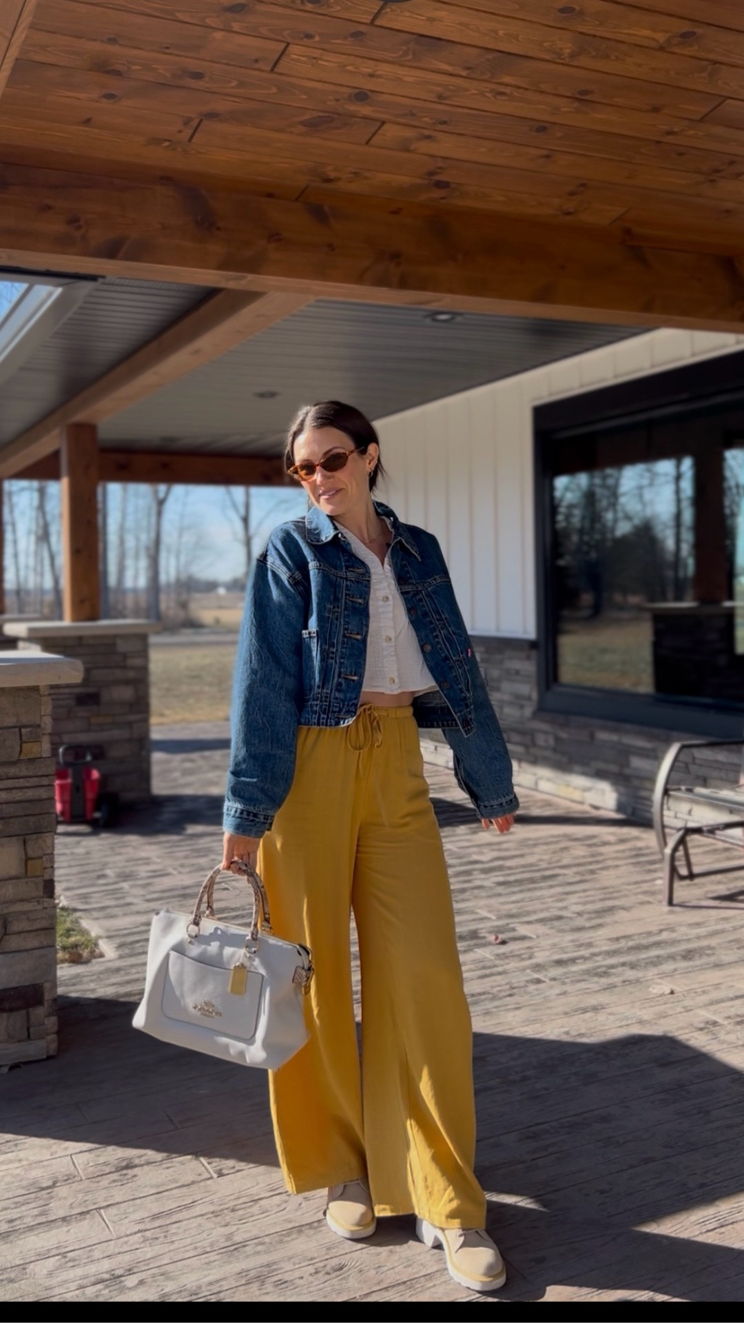 The most comfortable realistic mom outfit for spring. Linen pants that can be worn casually or dressed up  

#LTKSpringSale #LTKootd #LTKmomlife