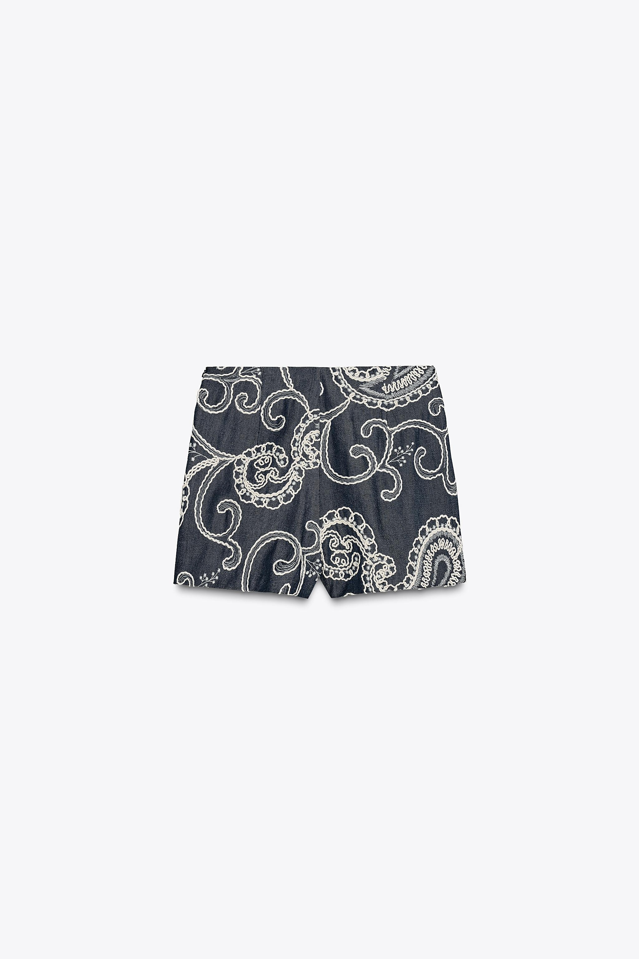 High-waisted skort with embroidery. Side hidden in-seam zip closure.Ecru / Navy | 3367/921/066Pro... | Zara US