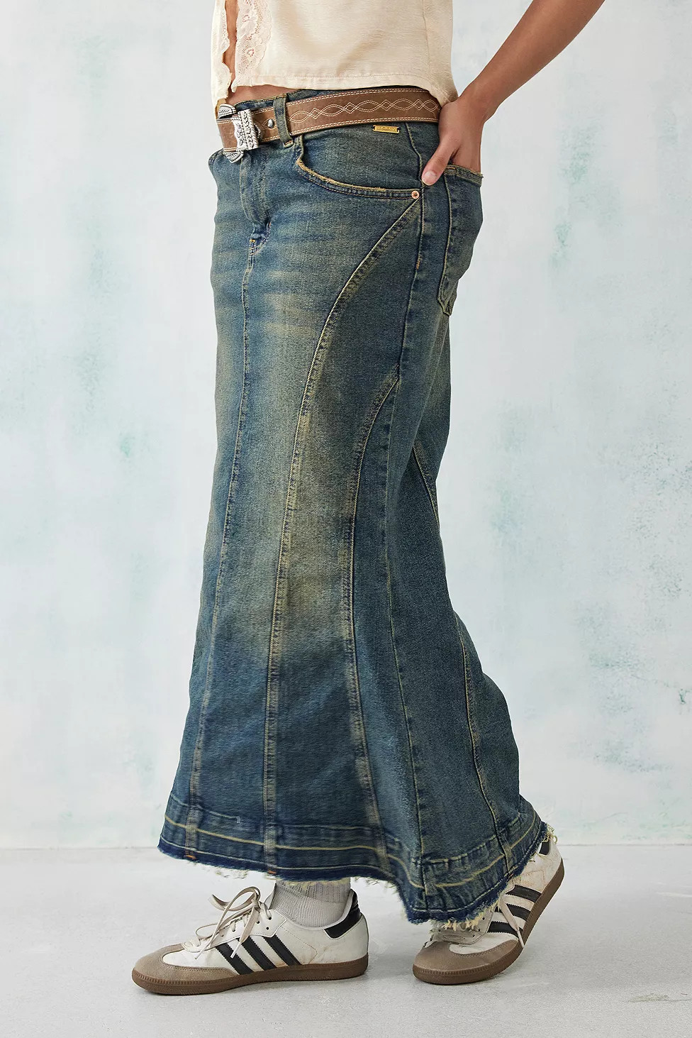 BDG – Getönter Jeans-Maxirock im Fishtail-Schnitt | Urban Outfitters (EU)