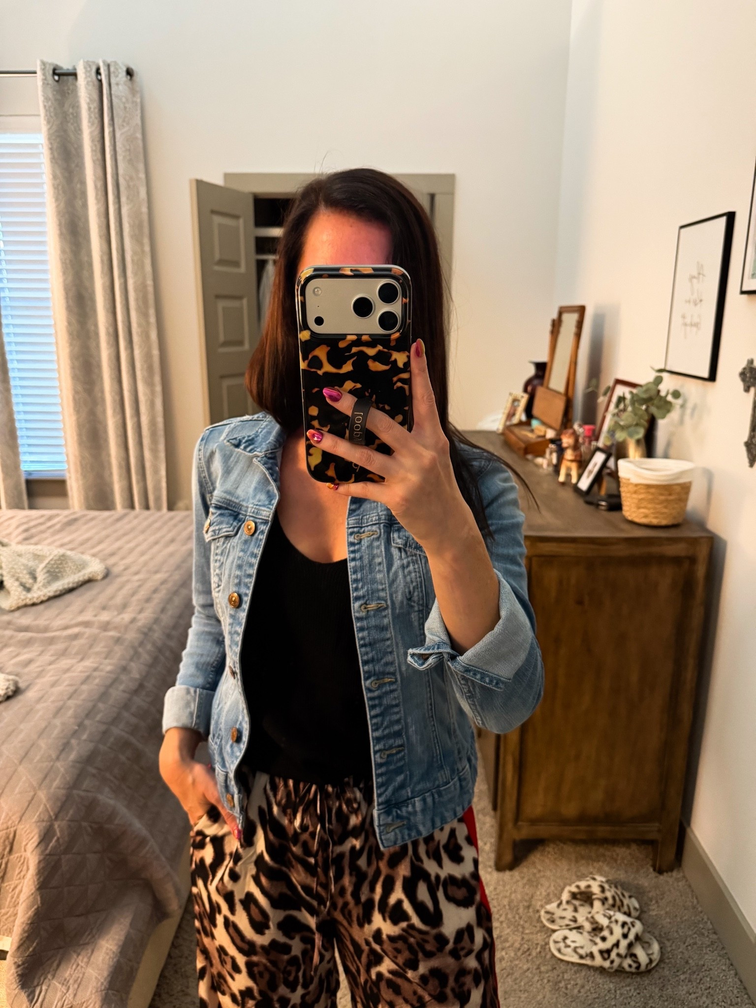Leopard pants // Amazon finds // fall fashion // what to buy on Amazon // black sweater top // comfy outfit // casual