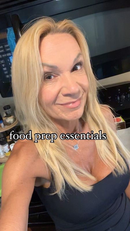 Let me know if you have questions! And if you’d like recipes for the cheeseburger egg bake, protein flatbread or sesame carrot salad just lmk in the comments and I’ll send them your way!

xoxo
Elizabeth 

#LTKfitness #LTKhome #LTKover40