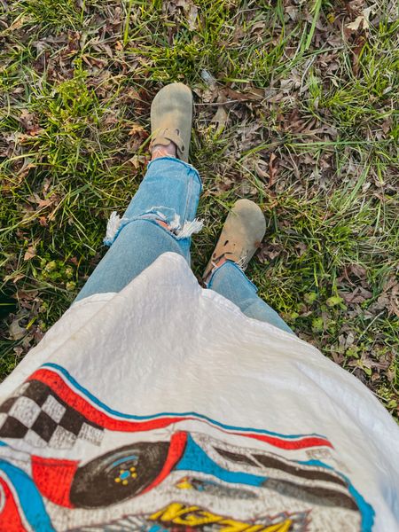 casual outfit of the day! Abercrombie jeans + Birkenstock bostons= so cute😻 

#abercrombiejeans #curvelove #birkenstockbostons #urbanoutfitters #graphictee #casual 

#LTKshoecrush #LTKstyletip #LTKunder100