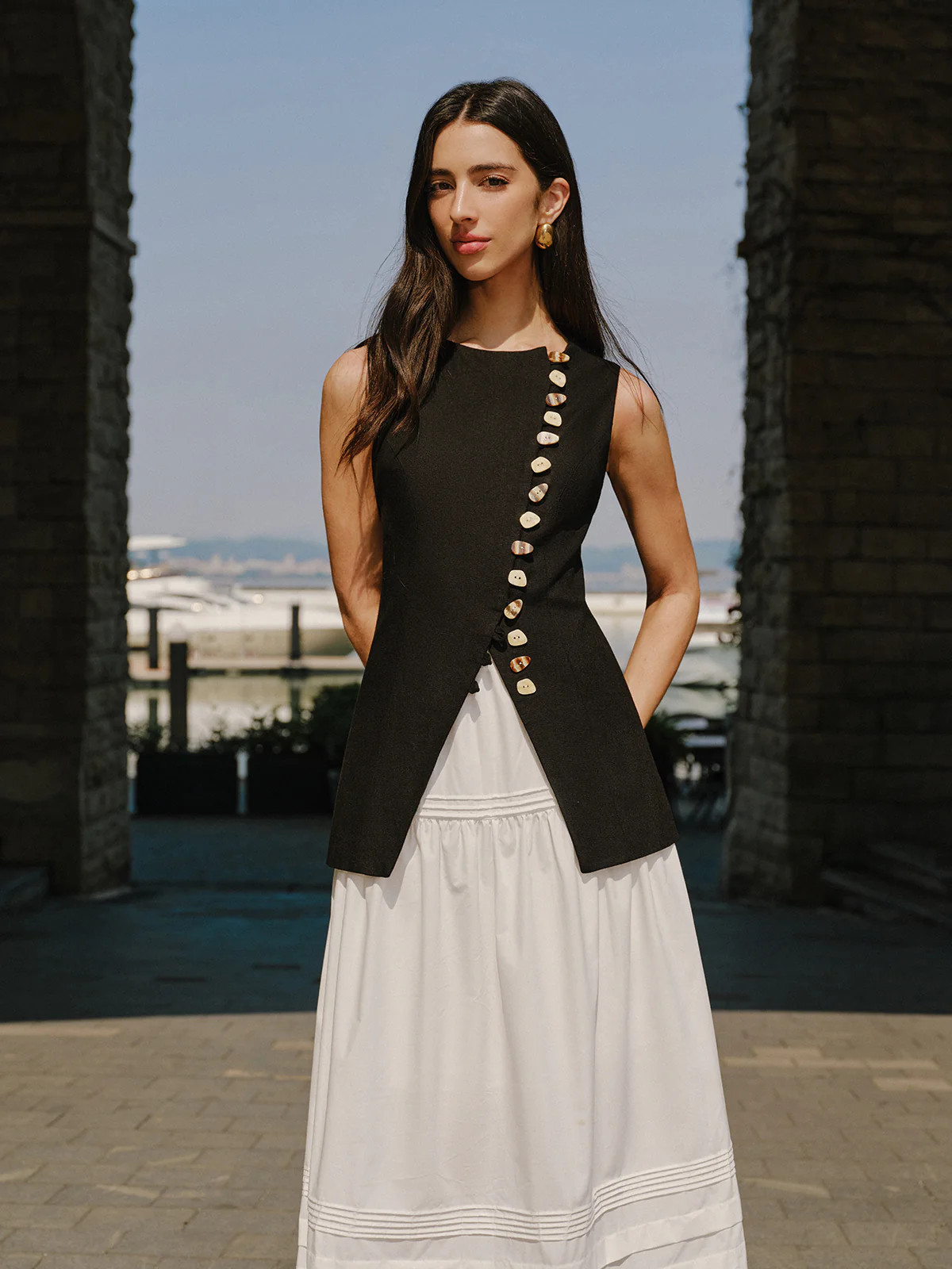 Linen Blend Button-Detail Vest | Commense