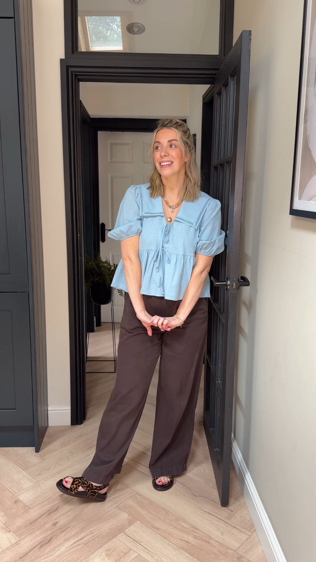 I caved and needed the @tuclothing blouse after seeing my girl @styldbyhayley in hers. And now I’m pretty sure I need the white too! Also found it really BF friendly too! The tie doesn’t open at the top but it’s so flowy that I just lifted it up. Also brown and blue is forever my favourite colour combo!

#LTKsummer #LTKbaby #LTKmaternity