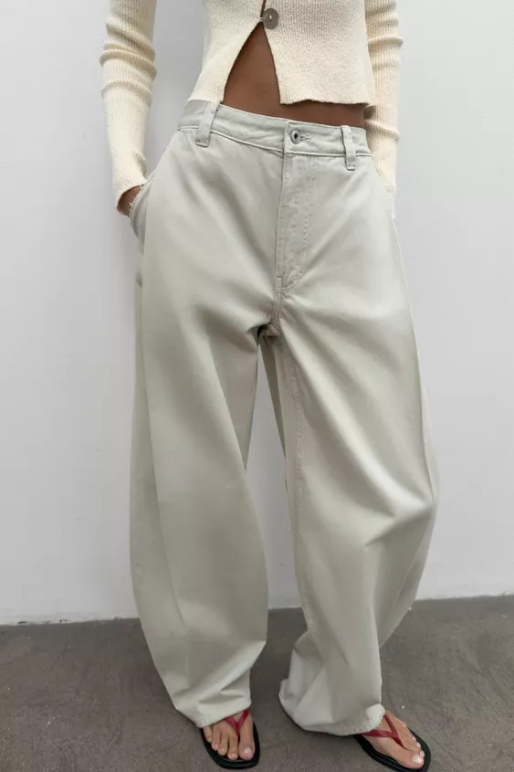 Mid-waist balloon trousers with belt loops. Featuring side pockets and patch pockets at the back.... | Zara UK