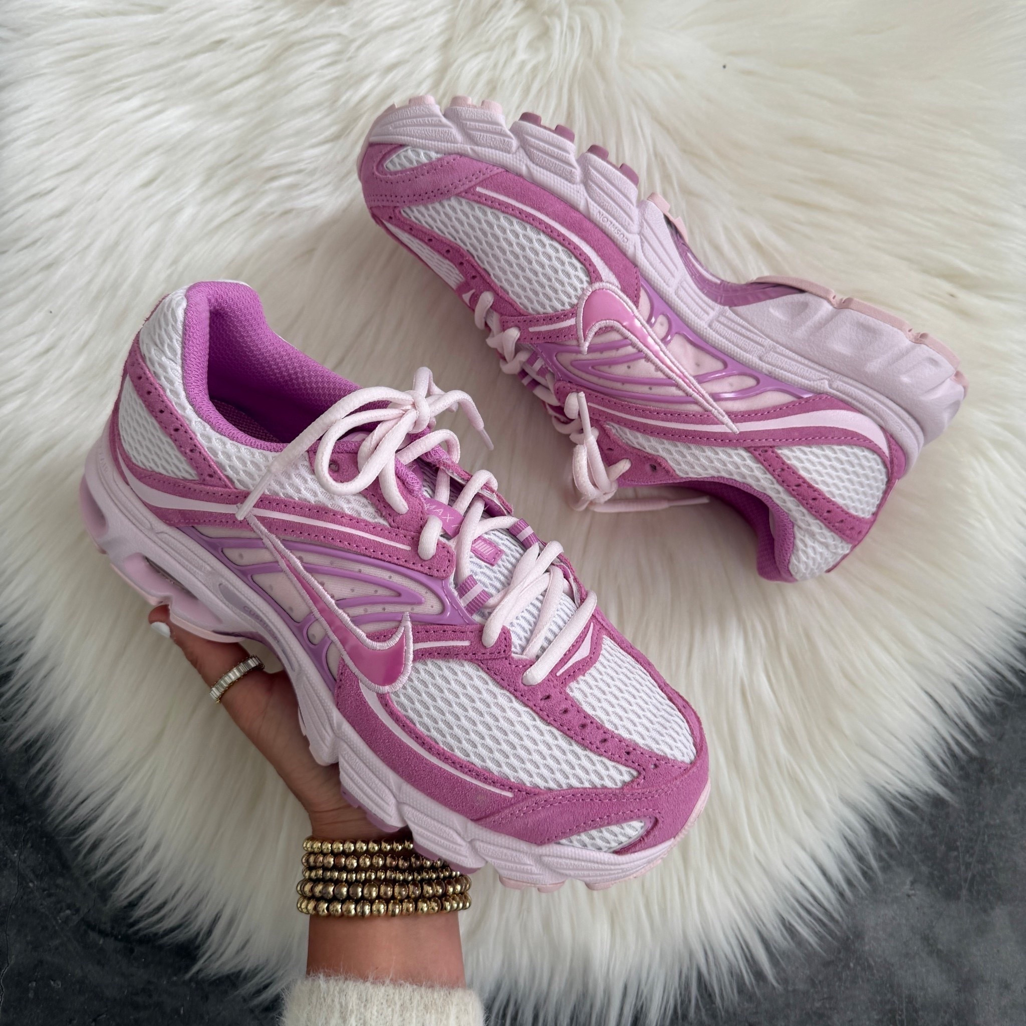 Nike Air Max Moto 2K SE sneakers runs true to size Pearl Pink / Pink Foam / Light Magenta