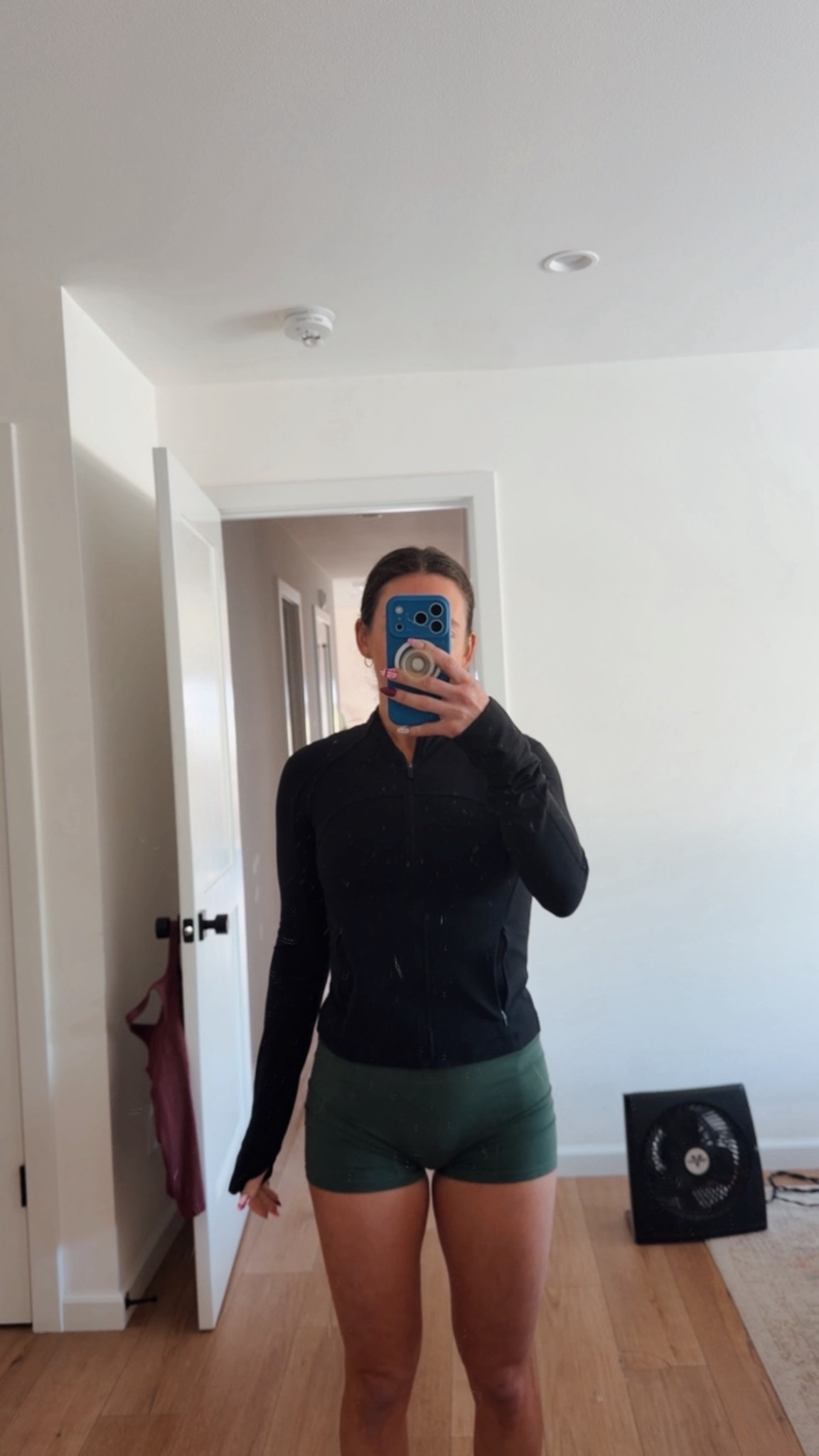 Gym outfit - Lululemon define jacket and crop shop boutique shorts in a size small

#LTKgrwm #LTKfitnessgoals #LTKdayinmylife