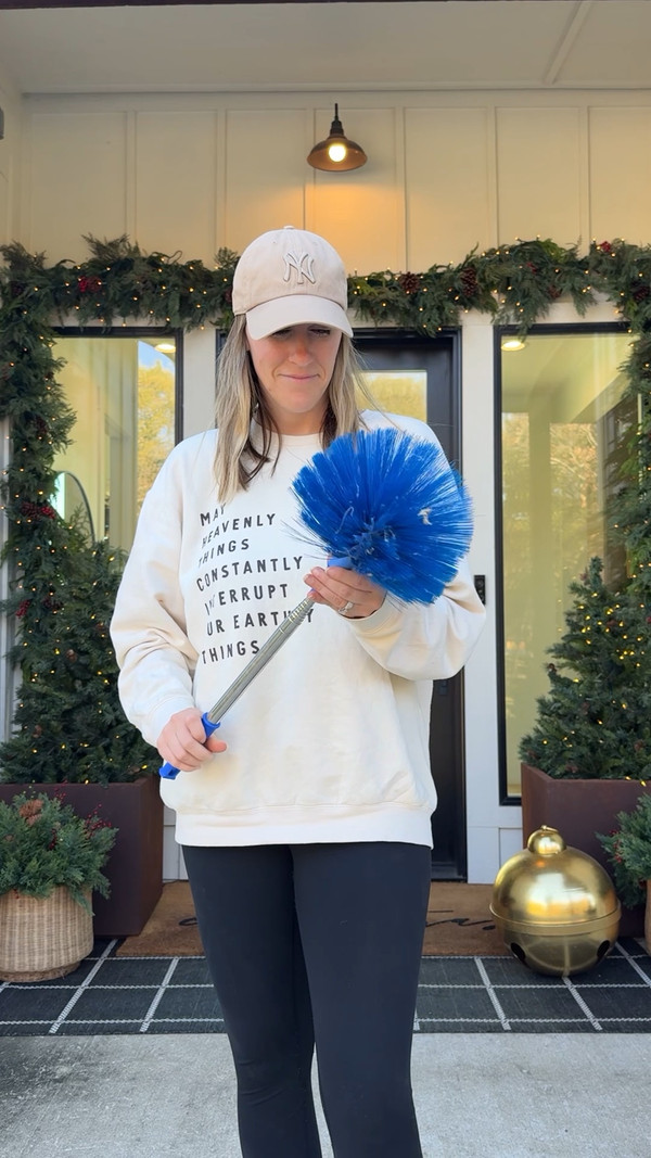 Keep your white home looking pristine with this $12 extendable brush from…