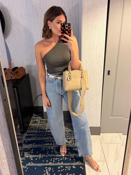 Medium in top, size 27 in jeans 

#LTKStyleTip