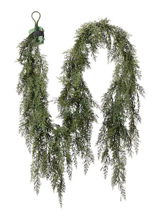 CANVAS Pre-Lit Ashford Cedar Garland, 6-ft | Canadian Tire