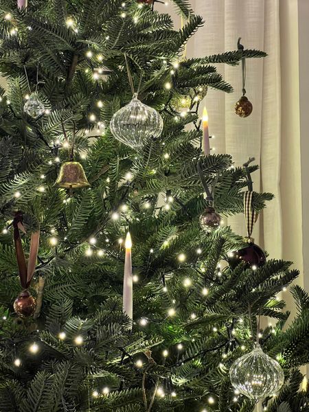 Christmas decorations 2023 
Monochrome home 
Neutral Xmas decor 

#LTKhome #LTKHoliday #LTKeurope
