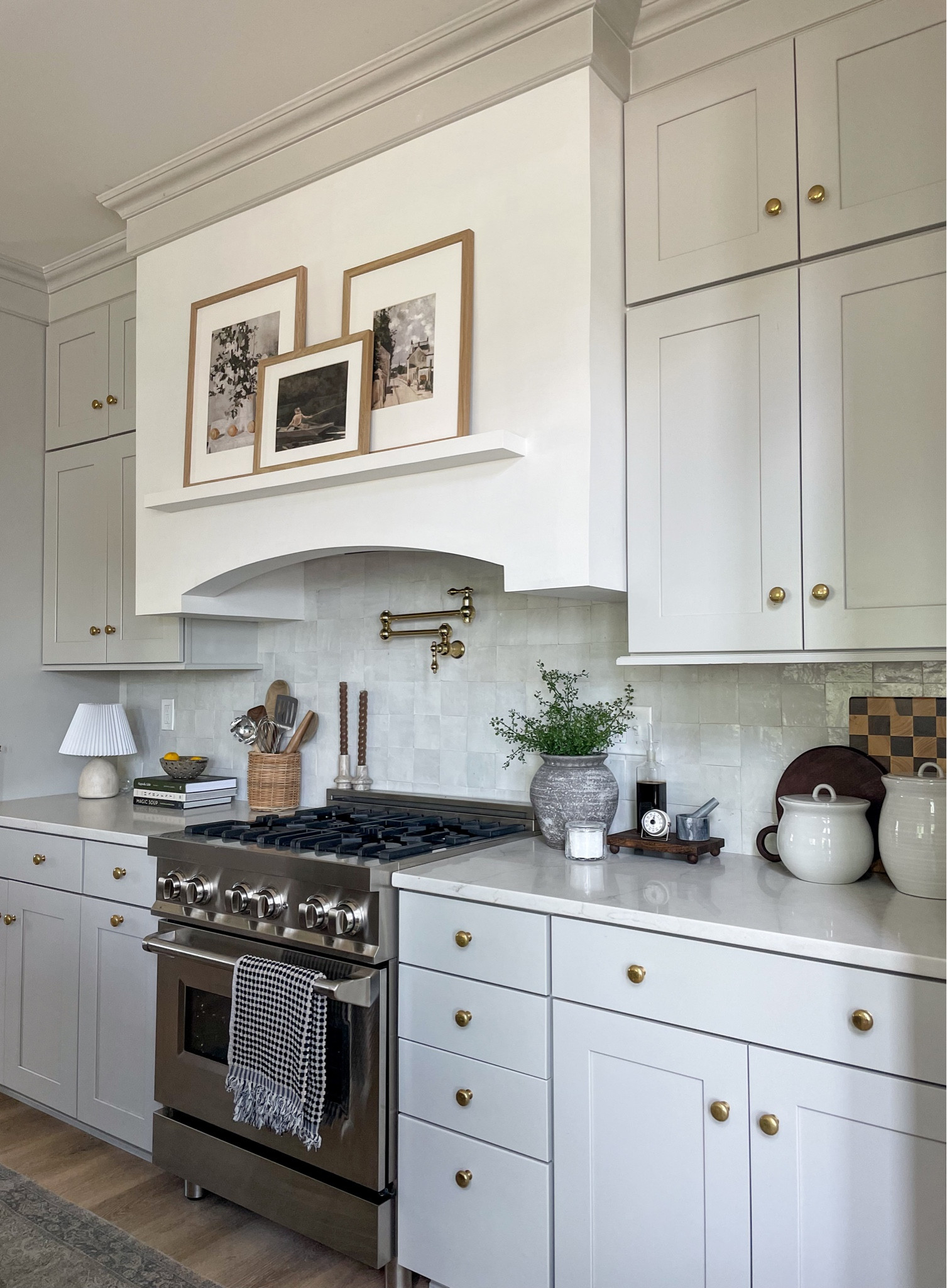 Transitional kitchen counter styling

Kitchen design, kitchen styling, counter styling, counter decor, cutting board, flour canister, kitchen timer, kitchen plants, oil pourer, salt canister, functional kitchen items

#LTKFindsUnder50 #LTKHome #LTKSummerSales