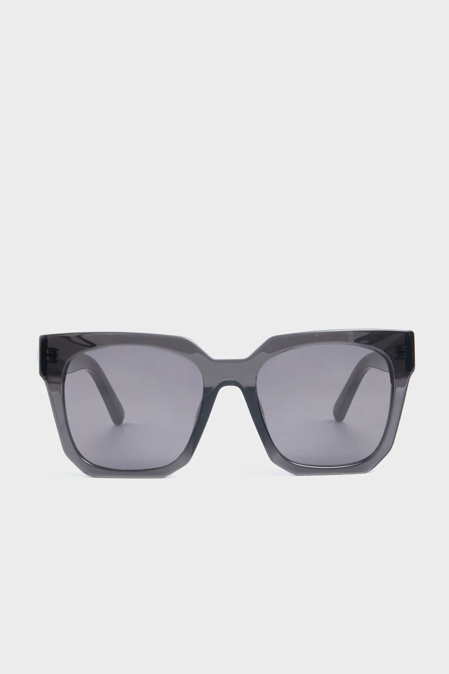 Black Smoke Ariana Sunglasses | Tuckernuck (US)