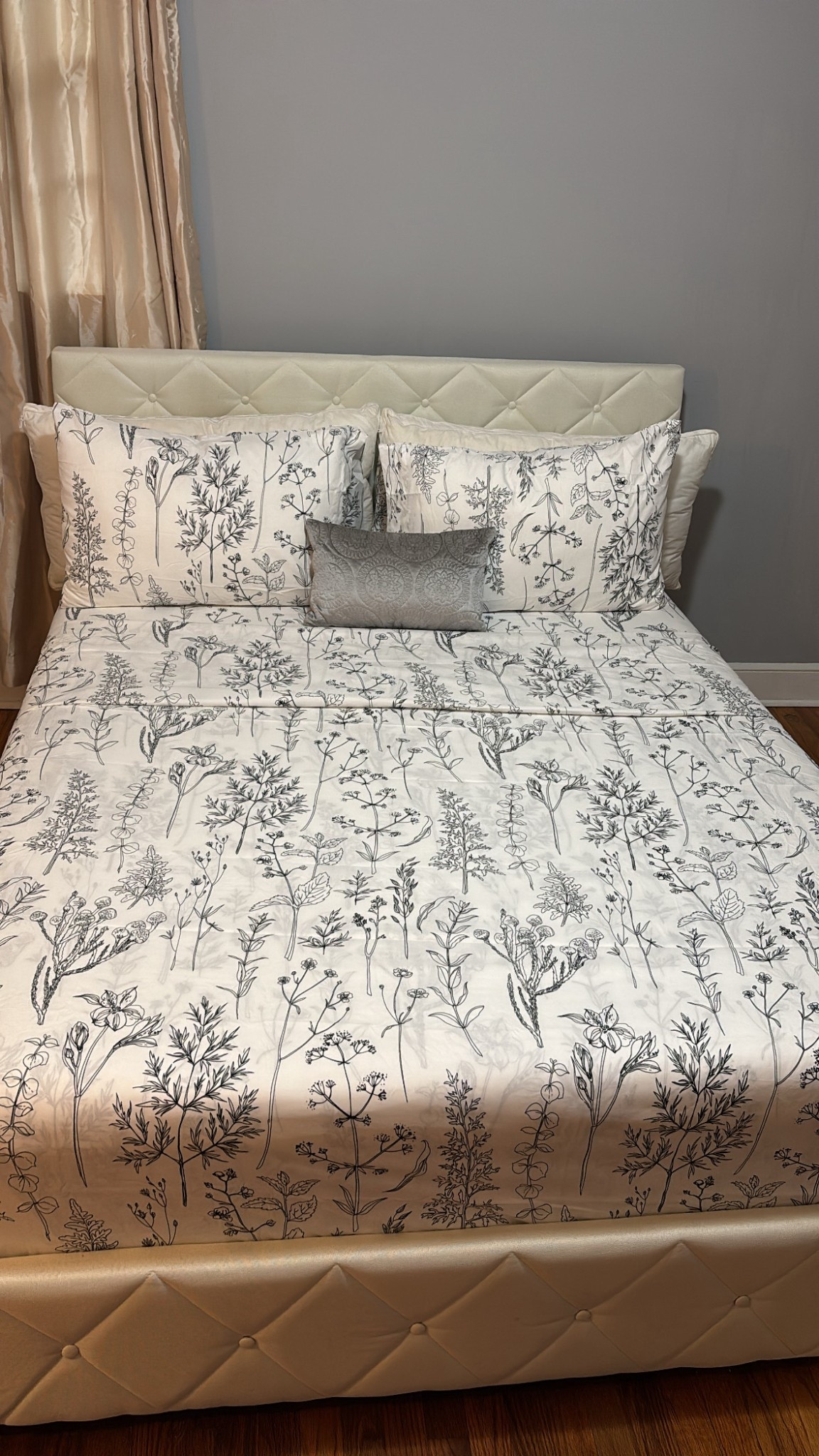 1800 thread microfiber sheet set: made of premium microfiber fabric, these pretty black and white floral sheets are soft and smooth to the touch, no discoloration or wrinkles


#LTKHome #LTKSummerEdit #LTKActive