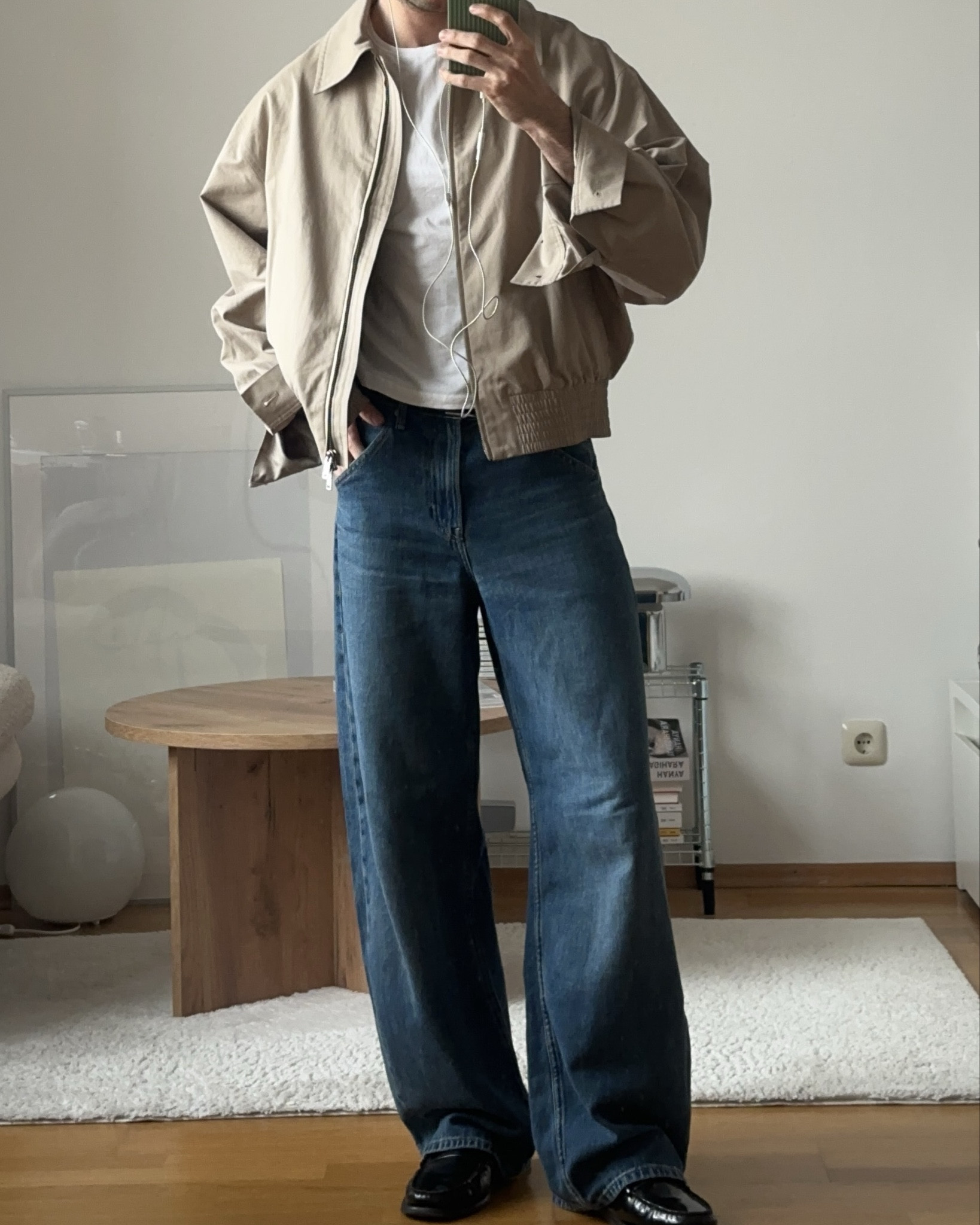 Frühling outfits | helle baige jacke | weißes t shirt | jeans blau |schwarze loafer 

#LTKdeutschland #LTKherren #LTKspring