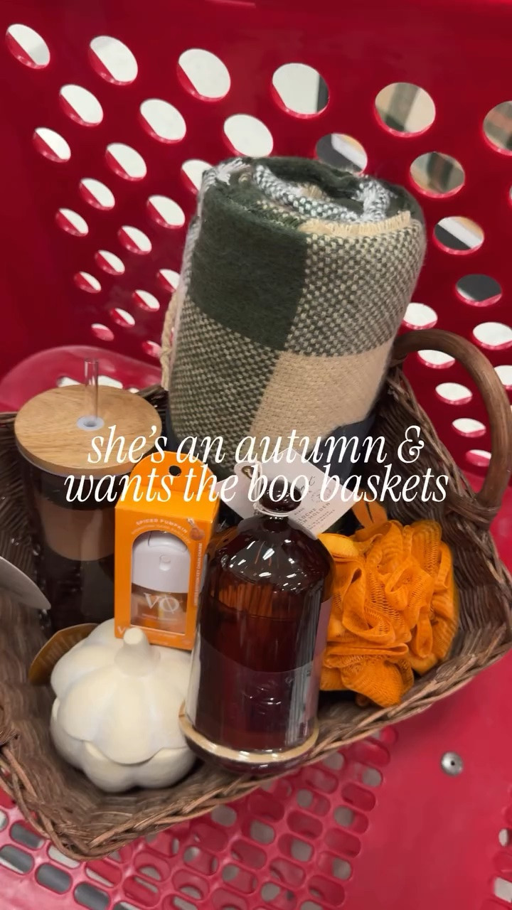 A basket of new fall finds at Target is perfect for an “autumn girly” 🍂🍁🎃 Follow + comment “SHOP” for a link! (make sure you’re following to receive it) ✨ & if you love Holiday finds and gift ideas, follow along for more! 

#boobasket #fallbasket #fallgift