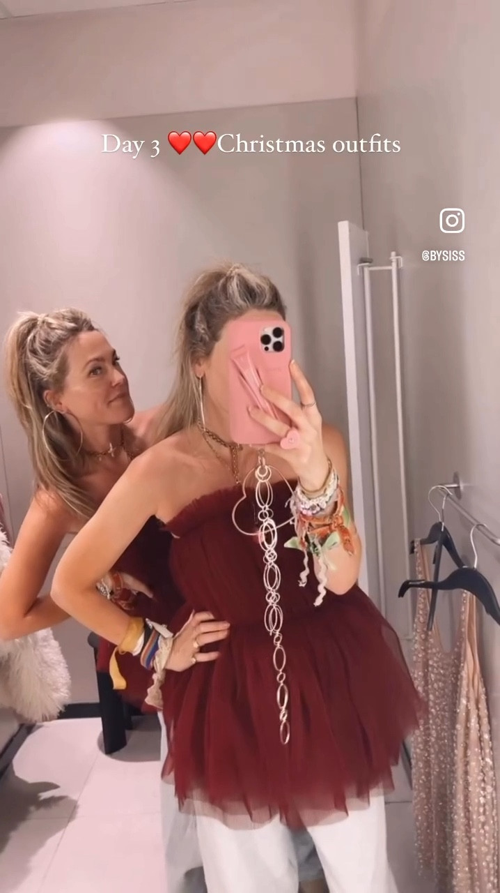 Holiday H&M collection tops!! This amazing Tulle top is available in burgundy and black!! Wearing size 38. xoxo 💕💕

#LTKFindsUnder50 #LTKParties #LTKStyleTip