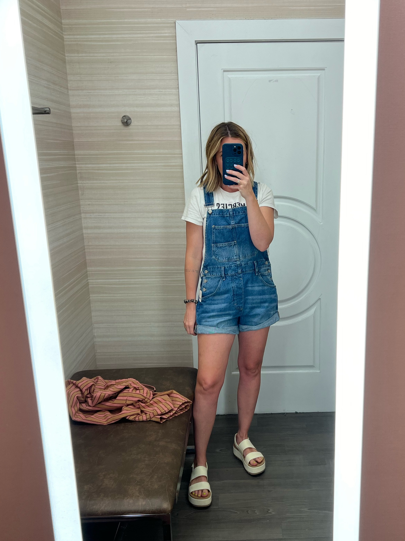 Loooove these denim shortalls. 😍
size: small

Free people | denim overalls 