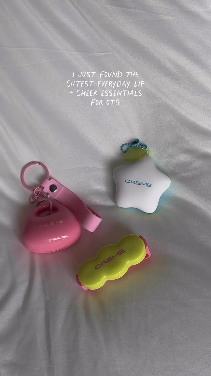  these lil OTG essentials are giving me all the girlypop vibes 💖 

clip ’em on your bag, keys, phone, pocket… wherever, whenever ✨ your lips + cheeks stay hydrated, tinted, & shiny 👄 they even come w stickers to personalize them 🥹

what i’m loving rn: 
🍨 plush pout lip butter (vanilla): soft, kissable, full-on hydration 
🍒 kiss & blush balm (cherry squeeze): 2-in-1 tint, soft or bold in one swipe 
☁️ shimmer pop gloss (cosmic dream): non-sticky, clip anywhere, instant glow

#amazonbeautyfinds #beautyessentials #bagaccessories #keychainaccessories #girlypop

#LTKBeauty #LTKSaleAlert #LTKTravel