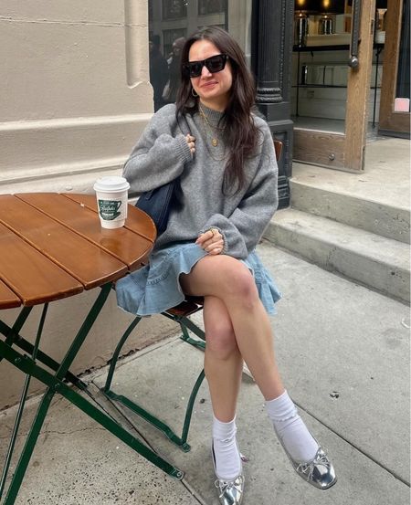 @ralphscoffee after the show? Say less.
#babyyyliwears
Sweater: @amazonfashion
Flats: @shopcider
Sunnies: @celine
Earrings: @analuisany
Necklaces: @analuisany @ellievailjewelry @zynniacollective
Purse: @urbanoutfitters

#LTKstyletip #LTKshoecrush #LTKfindsunder100