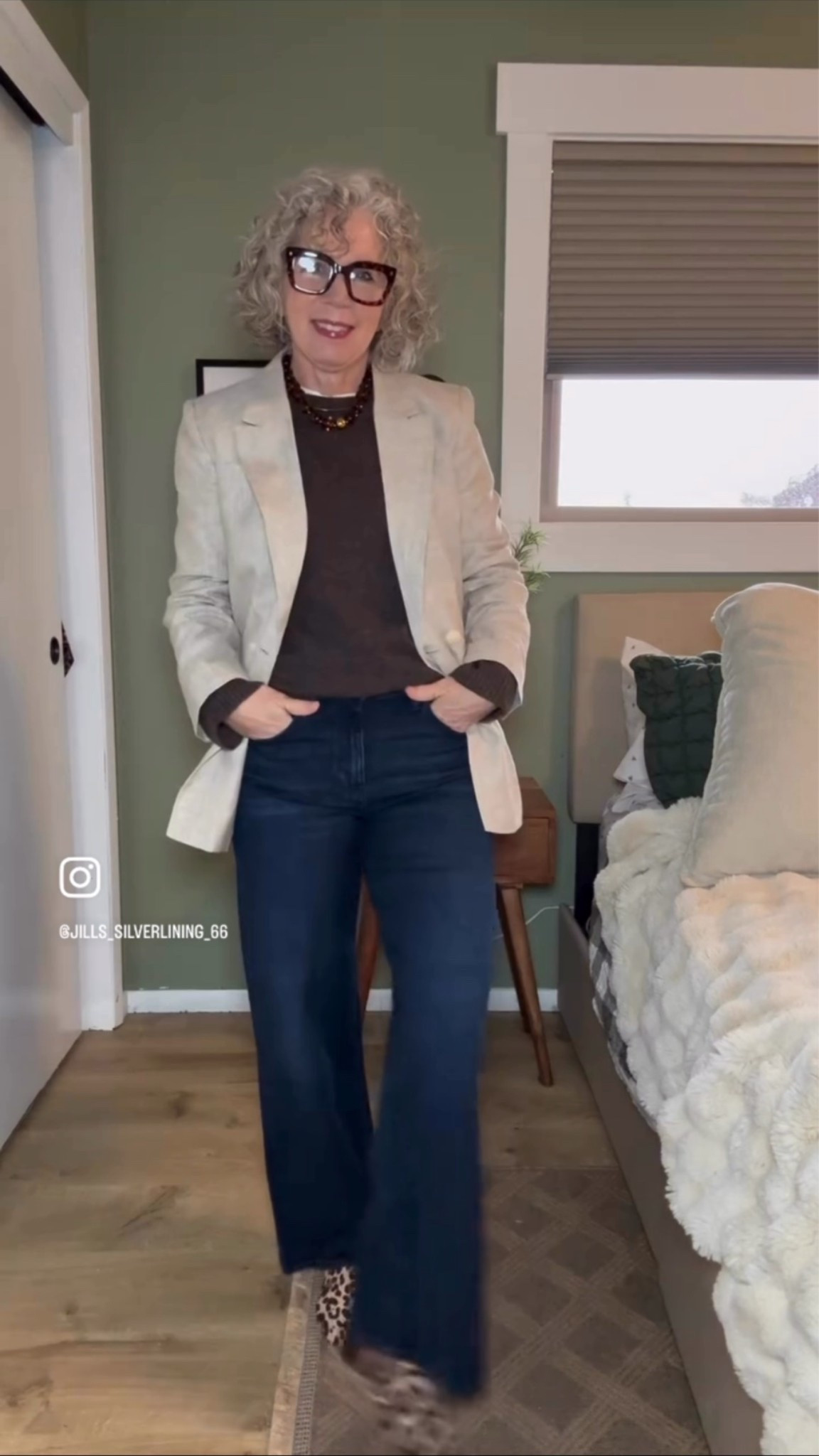 These @quince pieces are so beautiful I’ve been wearing them all on repeat
Size small blazer
Small sweater
28 jeans 
#quincepartner
