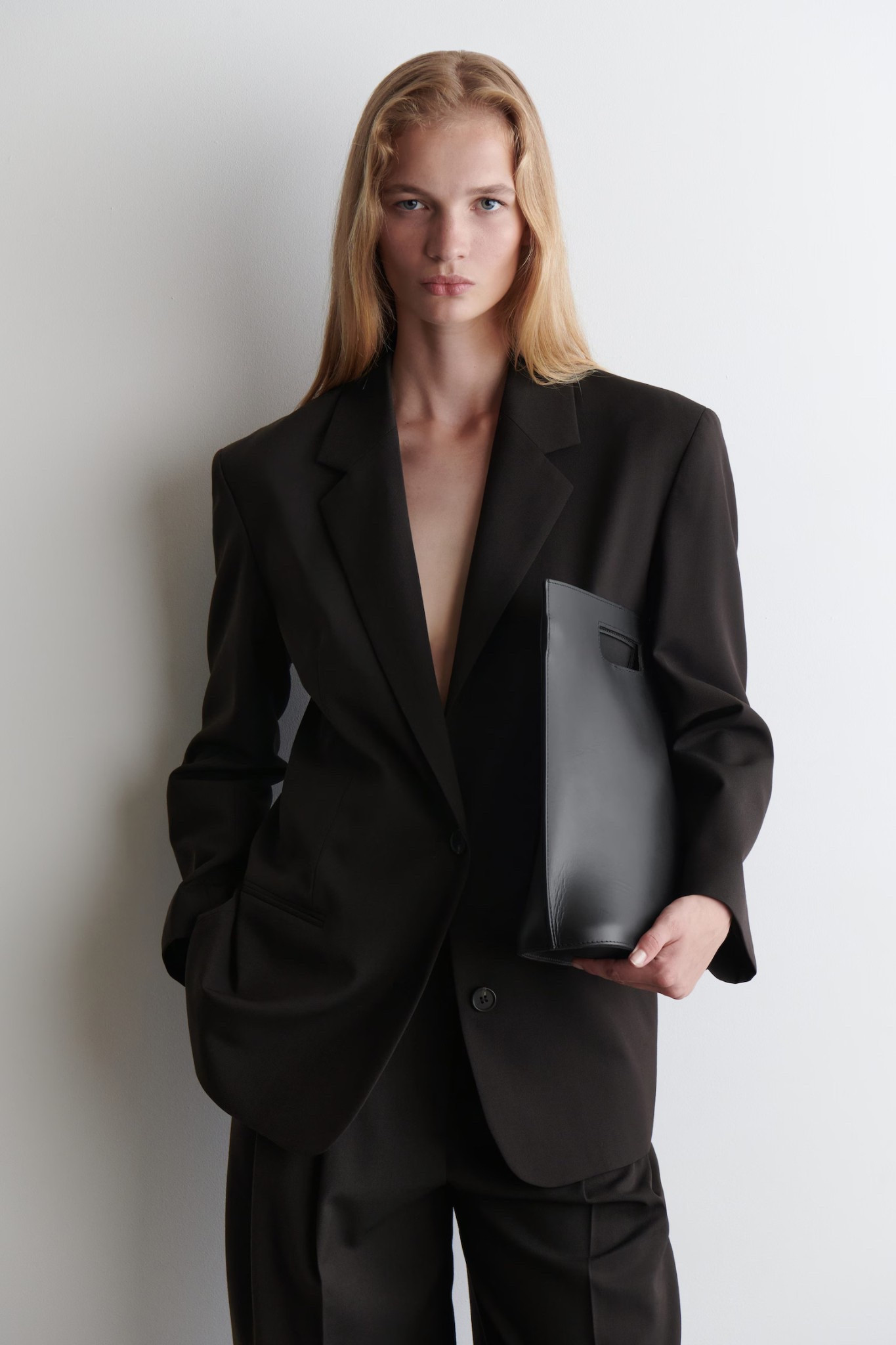 NEW at COS, such a great Blazer, tailored with a regular fit and defined waist.  Just beautiful 🤎

#LTKover50style #LTKaustralia #LTKautumn