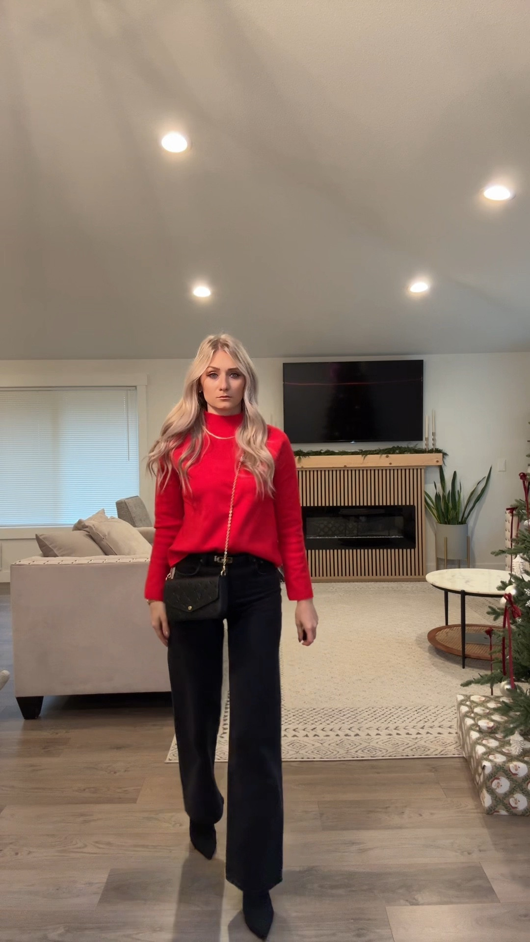 A little pop of red for the holidays

#LTKHoliday 

#LTKSeasonal #LTKStyleTip