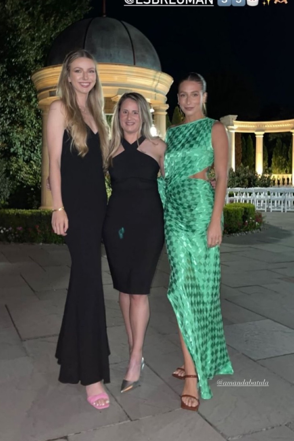 Amanda Batula looking stunning in this green dress by Jen’s Pirate Booty (weird name, I know 😂)

A perfect green dress for the holiday season, but this shade could really work year round.  And it’s under $200!#LTKHoliday

#LTKstyletip #LTKSeasonal