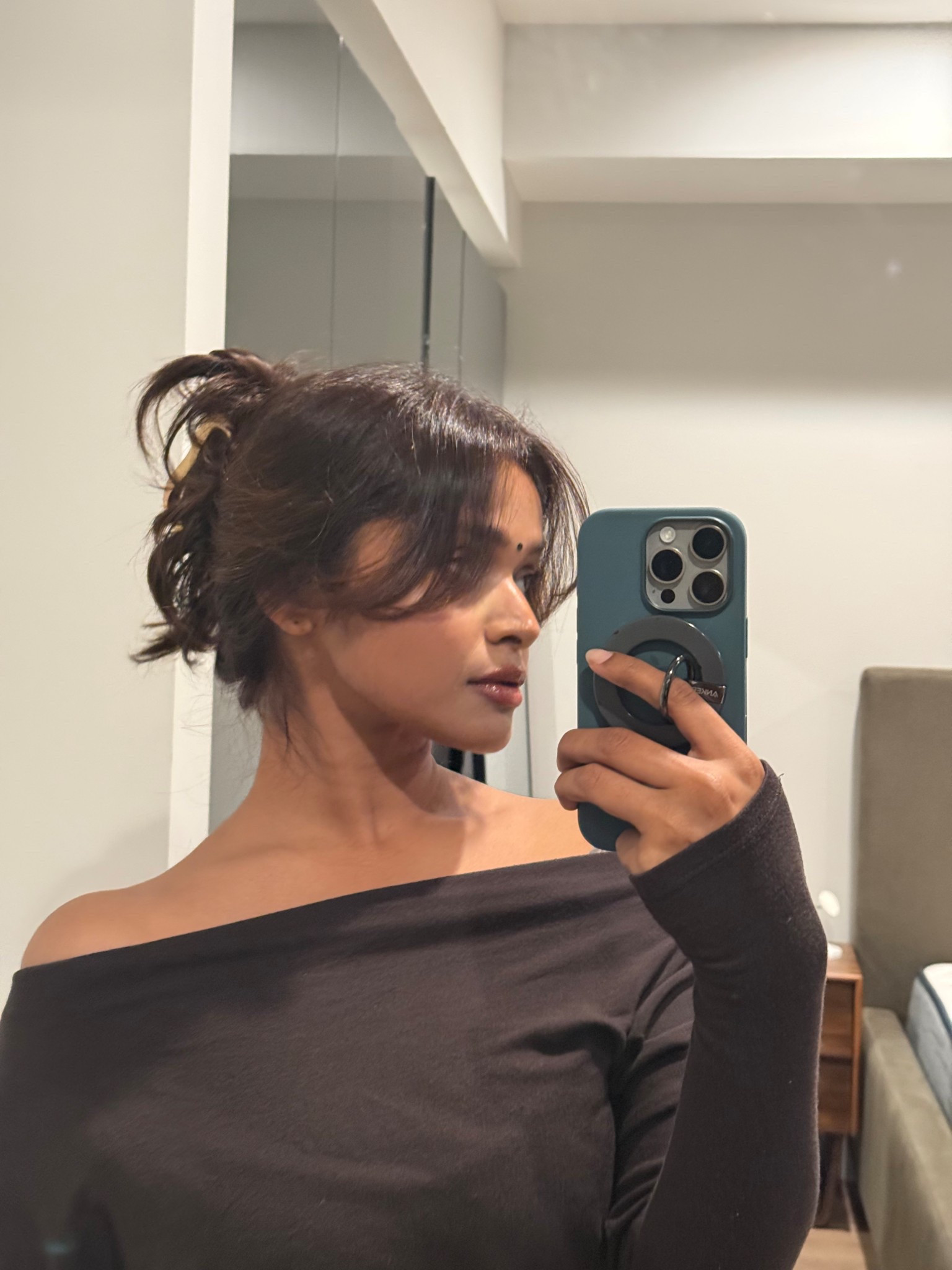 The most comfy and cozy top!! The off shoulder makes it extra cute & the color is a perfect chocolate brown 😍 I literally wear this once a week 