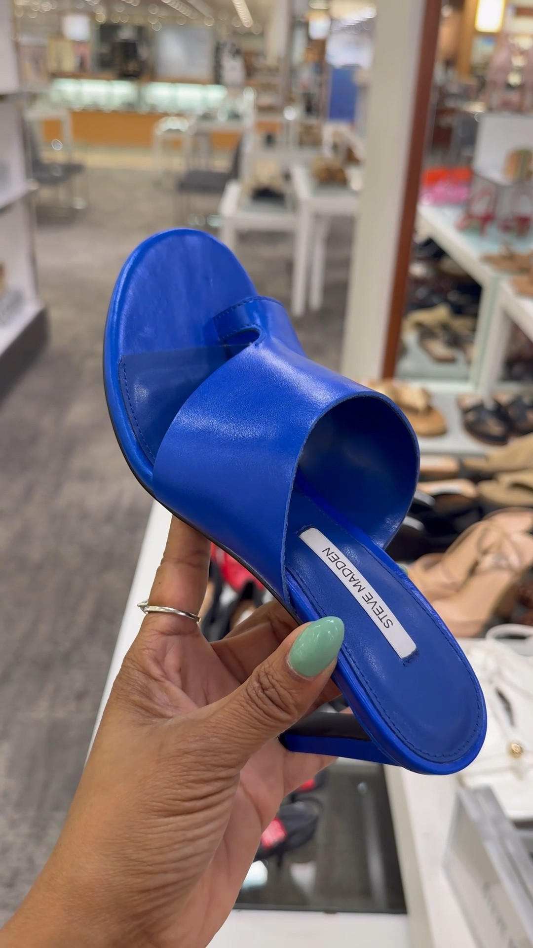 A beautiful sexy summer sandal! 🔥💙