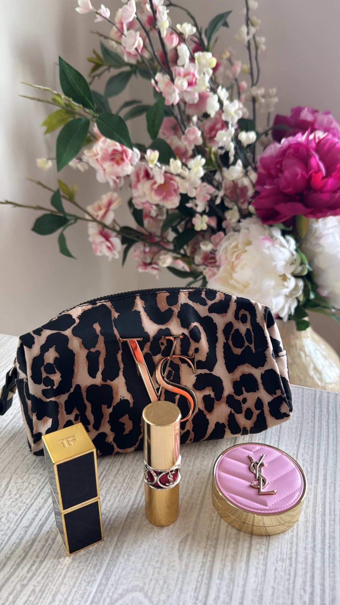 Girly things ✨💕 @victoriassecret #lachiccouture 

#LTKselfcare #LTKBeauty #LTKdayinmylife