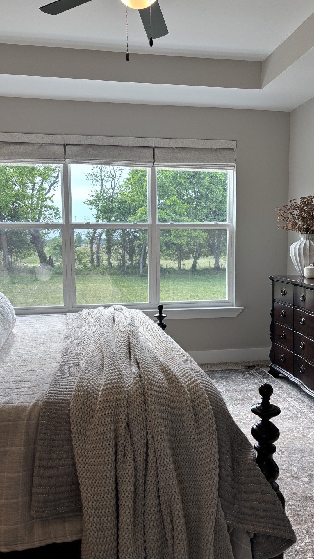 Motorized linen Roman shades