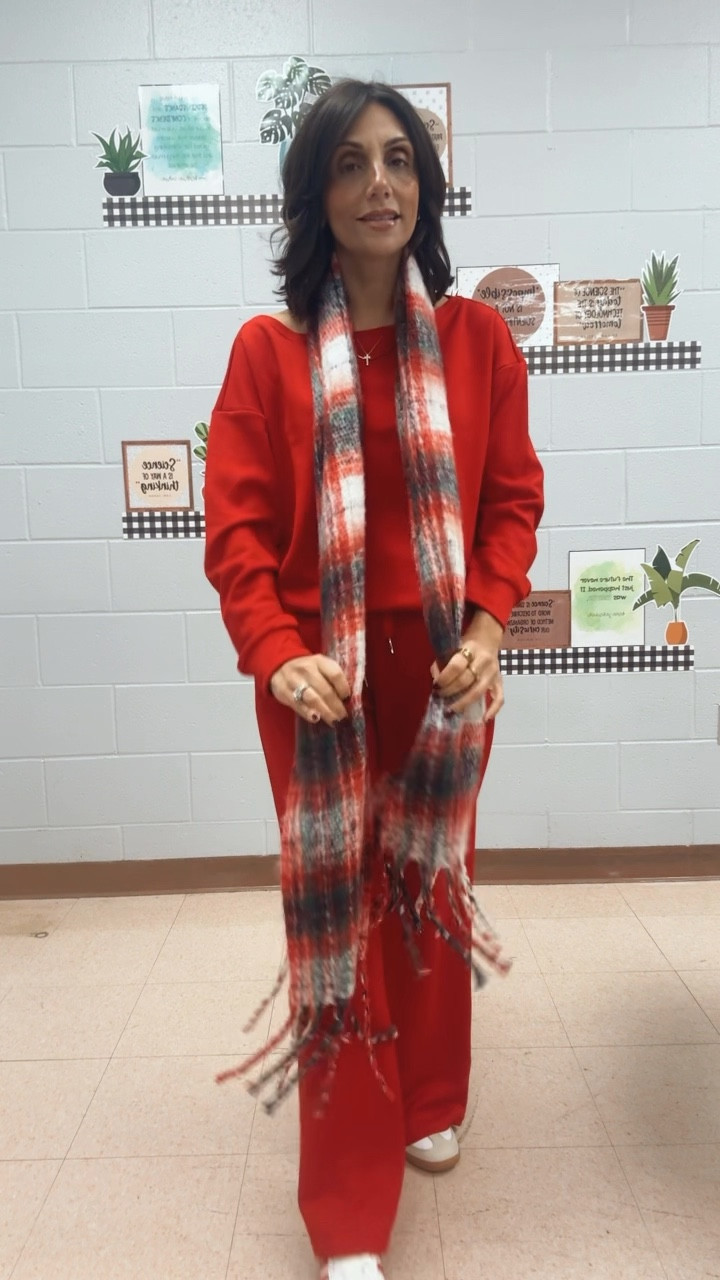 Amazon set 
Brand new ! 
Runs a little big I am in small
Old navy scarf 

#LTKFindsUnder50 #LTKGiftGuide #LTKHoliday