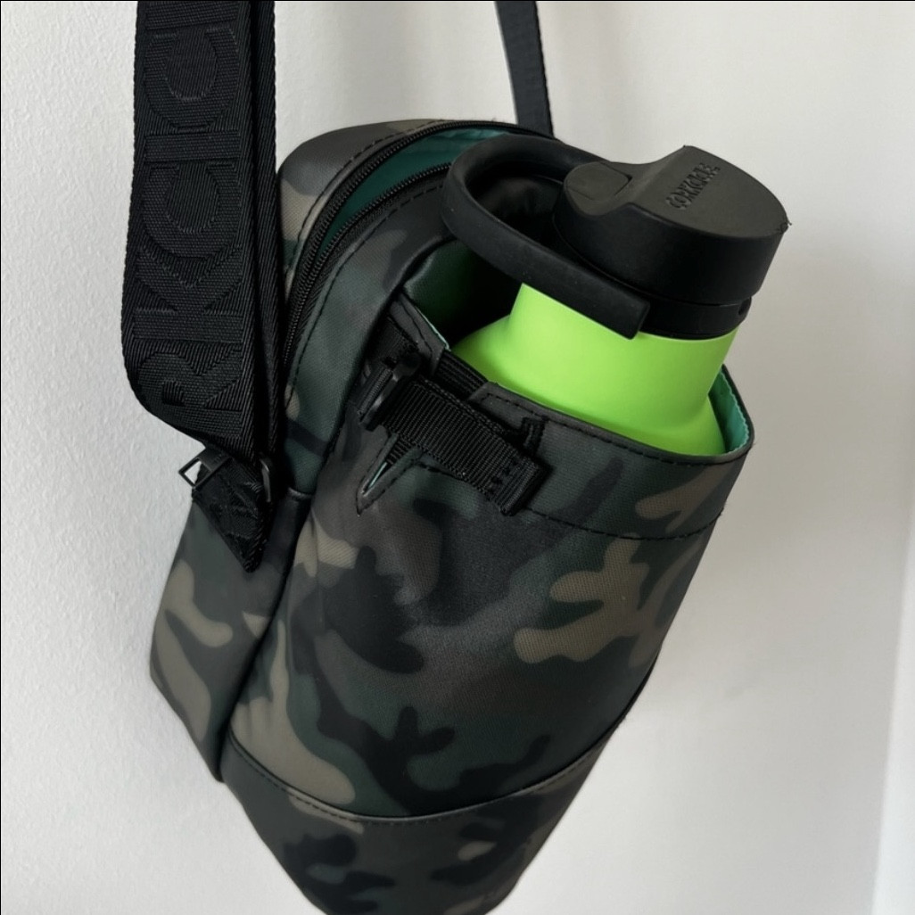 NWOT Corkcicle SLING CROSSBODY WATER BOTTLE SLING BAG Camo